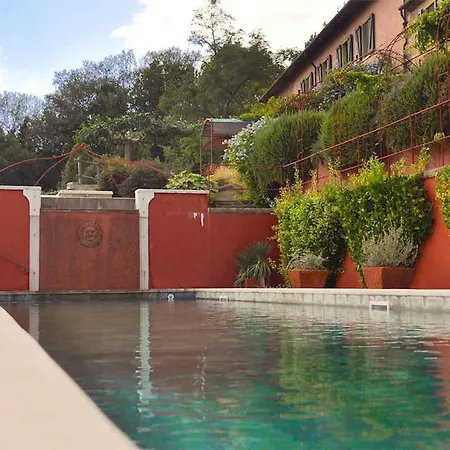 Villa Iris Lari